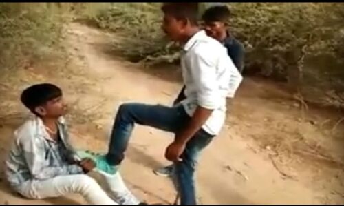 ऊना के बाद फिर आया गुजरात से एक दलित लड़के की निर्मम पिटाई का वीडियो