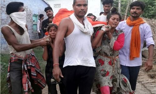 गुल्लक तोड़ बेटियों ने  ख़रीदा कफन, मां को दिया कंधा और मुखाग्नि, लॉकडाउन में मज़दूर पिता गुजरात में है फंसा