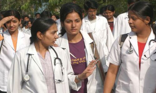 MBBS : यूक्रेन से लौट रहे भारतीय मेडिकल छात्रों के लिए बड़ी राहत, जॉर्जिया के विश्वविद्यालयों ने जारी की लिस्ट