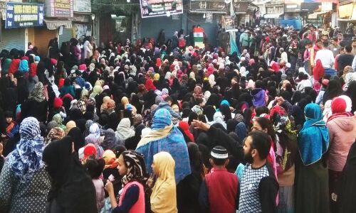 उत्तराखण्ड के हल्द्वानी में भी शाहीनबाग की तरह CAA के खिलाफ धरने पर बैठी महिलायें, कहा देश में अराजकता फैला रही मोदी सरकार