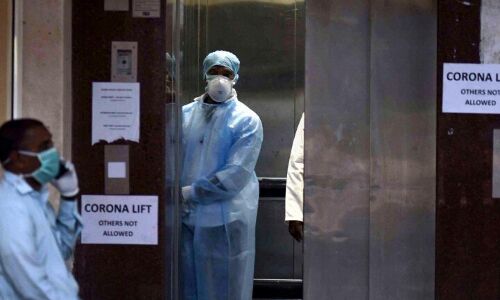 भारत की निजी लैब में कराया कोरोना का टेस्ट तो देने होंगे 5 हजार रुपये