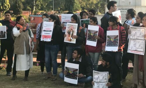 गांधी ने देश आजाद कराया, मोदी ने विदेशियों और कॉर्पोरेटस को बेच दिया है देश