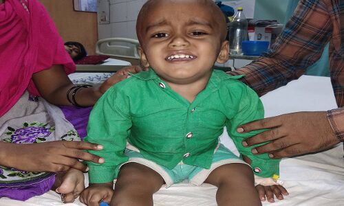 डेढ़ साल के मासूम बेटे का इलाज करवाना एवरेस्ट की चढ़ाई से भी ज्यादा कठिन रहा मजदूर पिता के लिए