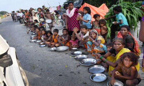 बाढ़ पीड़ितों की लाशों पर दक्षिणा बांट लौट जाती हैं सरकारें