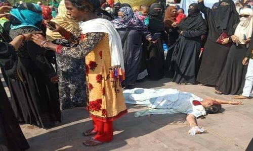 CAA के विरोध में धरनारत महिलाओं पर पुलिसिया ताडंव, मारपीट से 3 महिलायें बेहोश और कई अस्पताल में भर्ती CAA के विरोध में धरनारत महिलाओं पर पुलिसिया ताडंव, मारपीट से 3 महिलायें बेहोश और कई अस्पताल में भर्ती