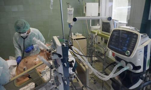 गुजरात मॉडल : वडोदरा के कोरोना हॉस्पिटल में 12 घंटे तक बिजली रही गुल, वेंटिलेटर पर थे 6 कोरोना मरीज गुजरात मॉडल : वडोदरा के कोरोना हॉस्पिटल में 12 घंटे तक बिजली रही गुल, वेंटिलेटर पर थे 6 कोरोना मरीज