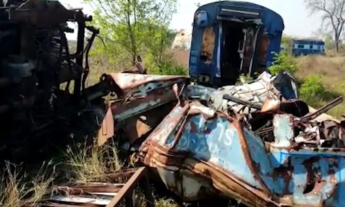 इंदौर-पटना एक्सप्रेस रेल हादसे के 4 साल बाद भी नहीं हटाए गए डिब्बे, स्थानीय लोगों को हो रहीं परेशानियां