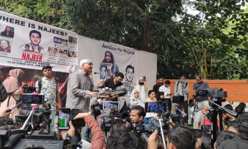 उसका नाम नजीब न होता तो इस बेरुखी से पेश न आतीं हमारी सुरक्षा एजेंसियां