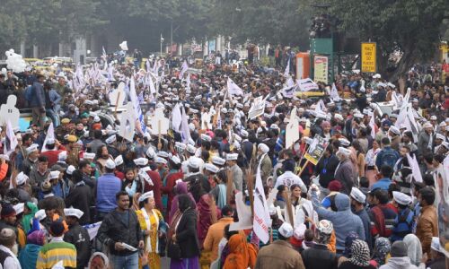 केजरीवाल को हुई नामांकन दाखिल करने में 6 घंटों की देरी, AAP ने कहा ये भाजपा की साजिश केजरीवाल को हुई नामांकन दाखिल करने में 6 घंटों की देरी, AAP ने कहा ये भाजपा की साजिश