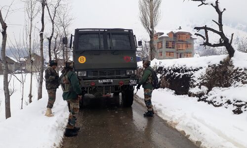 पुलवामा में तलाशी अभियान के दौरान सुरक्षाबलों की आतंकियों से मुठभेड़, दो जवान शहीद, दो आतंकी ढेर