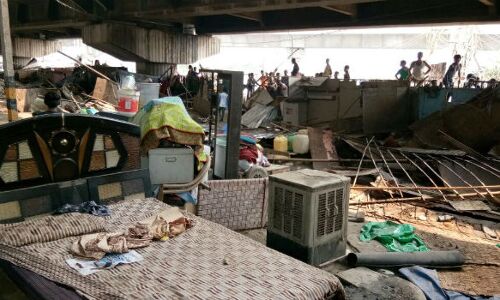 62 परिवारों को उजाड़ दिया दिल्ली में नगर निगम ने