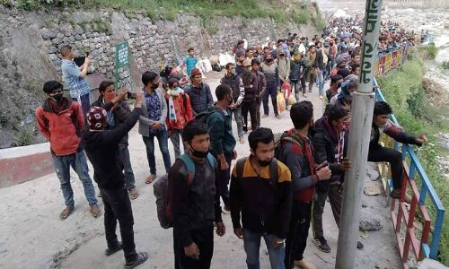 उत्तराखंड के पिथौरागढ़ में फंसे 1500 नेपाली, अपने ही देश में नहीं घुसने दे रही नेपाल सरकार