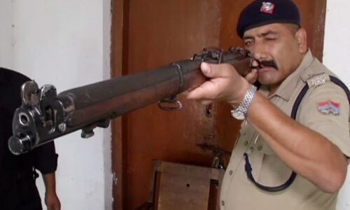 जिस राइफल को कंधे पर रख मौत से भी भिड़ जाता था वर्दीधारी, इस गणतंत्र पर दी जाएगी अंतिम सलामी