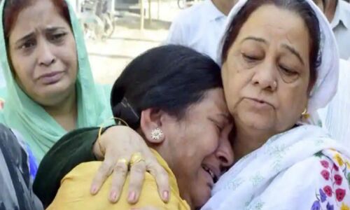 धर्म और लाशों की राजनीति करती स्वार्थी सरकारें और धर्मांध समाज