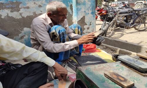 रोटी-रोजगार सब छिन गया अब बस मोदी से छुटकारा दिला दो