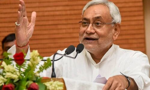 तेजस्वी के सवाल पर नीतीश का पलटवार, सभी राज्य वापस बुलाने लगें अपने लोगों को तो लॉकडाउन का उड़ जाएगा मजाक