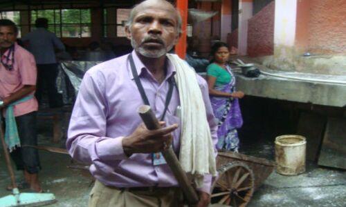 गोरखपुर मेडिकल काॅलेज में 6 महीने से नहीं मिली सैलरी