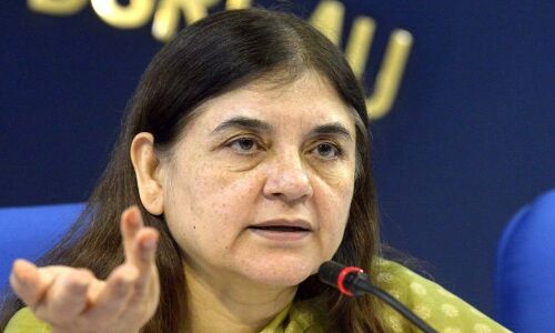 मुस्लिम मुझे वोट नहीं देंगे तो मैं उन्हें नौकरी क्यों दूंगी : मेनका गांधी