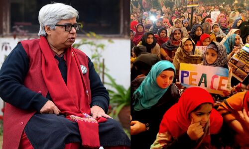 अपने कट्टर धार्मिक नेताओं को पीछे खदेड़ हाथ में तिरंगा लिये लोकतंत्र और संविधान बचाने निकलीं हैं मुस्लिम महिलाएं अपने कट्टर धार्मिक नेताओं को पीछे खदेड़ हाथ में तिरंगा लिये लोकतंत्र और संविधान बचाने निकलीं हैं मुस्लिम महिलाएं