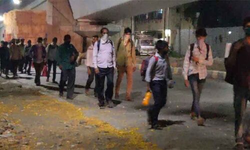 महाराष्ट्रः मजदूरों को गांव ले जाने के नाम पर ठगी, पैसा लेकर रास्ते में छोड़ फरार हो जाते हैं ठग