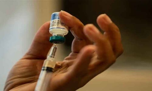 कोरोना इफेक्ट: बच्चों के सामूहिक टीकाकरण पर रोक खतरनाक! झेलने पड़ सकते हैं भयंकर परिणाम