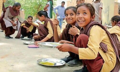 पंजाब: मिड डे मिल की राशि में 11 प्रतिशत की बढ़ोतरी, हर पात्र तक खाना पहुंचाने की व्यवस्था पुख्ता