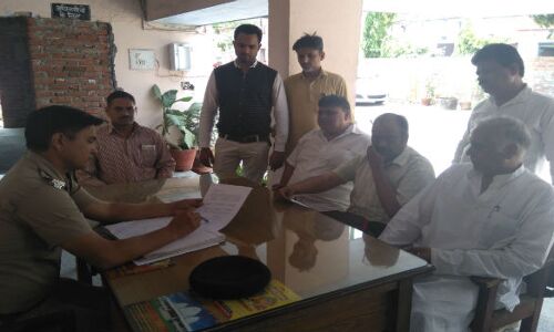 दबंग और बदजुबान भाजपा विधायक ठुकराल पर लटकी पुलिस कार्यवाही की तलवार दबंग और बदजुबान भाजपा विधायक ठुकराल पर लटकी पुलिस कार्यवाही की तलवार