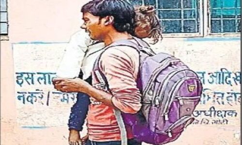 बेटे की लाश कंधे पर लादे मृत्यु प्रमाणपत्र के लिए अस्पताल में भटकता रहा पिता