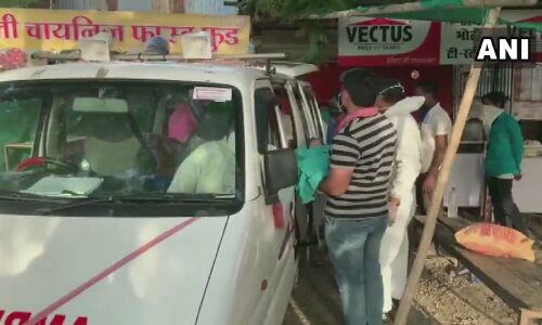 कोरोना महामारी के बीच महाराष्ट्र से यूपी लौट रहीं महिला ने चलती बस में बच्चे को दिया जन्म