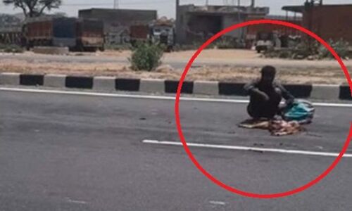 VIDEO : मोदी जी कैसा भारत बना दिया आपने? लोग भूख में मरा हुआ कुत्ता खाने को मजबूर हैं? VIDEO : मोदी जी कैसा भारत बना दिया आपने? लोग भूख में मरा हुआ कुत्ता खाने को मजबूर हैं?