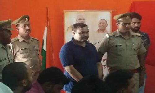 देवरिया का 50 हजार का इनामी जिला पंचायत अध्यक्ष क्या पुलिस की मिलीभगत से हुआ था भगोड़ा देवरिया का 50 हजार का इनामी जिला पंचायत अध्यक्ष क्या पुलिस की मिलीभगत से हुआ था भगोड़ा