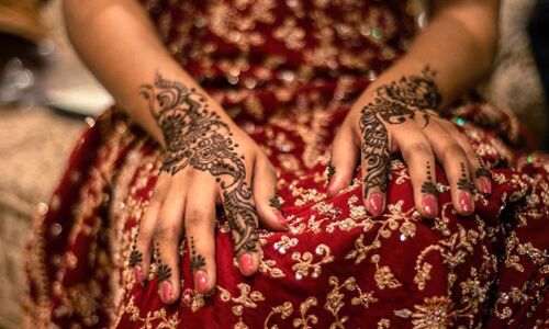 शादी के जोड़े में तैयार बैठी रही दुल्हन, दहेज लोभी दूल्हे ने बाइक न मिलने से शादी से किया इंकार