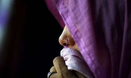 घर में नहीं था एक पैसा, मजदूर महिला गई मुफ्त सरकारी राशन लेने तो डीलर ने किया दुष्कर्म घर में नहीं था एक पैसा, मजदूर महिला गई मुफ्त सरकारी राशन लेने तो डीलर ने किया दुष्कर्म