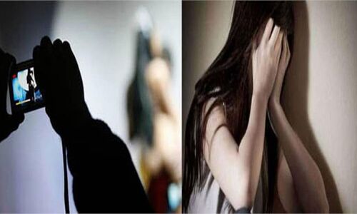 क्वारंटाइन सेंटर के बाथरूम में नहाती युवती का बनाया वीडियो, सोशल मीडिया पर पोस्ट करने की दी धमकी क्वारंटाइन सेंटर के बाथरूम में नहाती युवती का बनाया वीडियो, सोशल मीडिया पर पोस्ट करने की दी धमकी