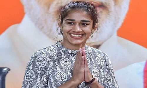 आमिर खान ने जिस बबिता फोगाट को बनाया स्टार, उसने कहा- कोरोना से बड़ी समस्या जाहिल जमाती