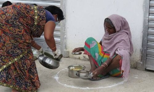 लॉकडाउन में अब तक 1.44 करोड़ थालियां परोस चुकी हैं झारखंड की ये ग्रामीण महिलाएं