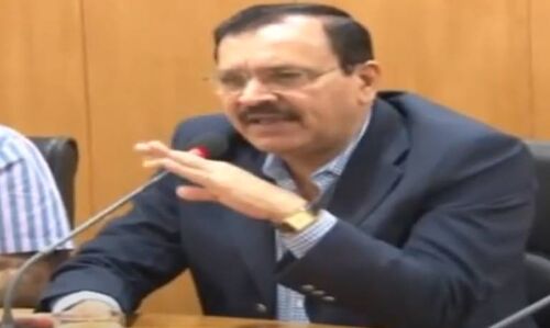 मां का अंतिम संस्कार कर तुरंत काम पर लौटे इस कलेक्टर को एक सलाम तो बनता है!