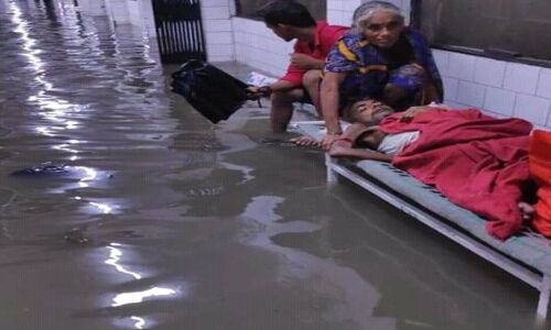 बिहार में बाढ़ से अब तक 2 दर्जन की मौत, मुख्यमंत्री नीतीश बोले, क्या करें कुदरत पर किसका काबू