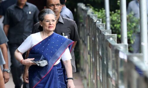 PM CARES FUND के इस्तेमाल को लेकर कांग्रेस ने किया ट्वीट, सोनिया के खिलाफ एफआईआर दर्ज