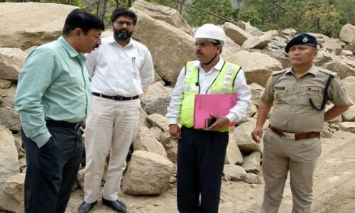 कुमाऊं आयुक्त राजीव रौतेला ने किया निर्माणाधीन आॅल वेदर रोड का औचक निरीक्षण, खामियों पर लगाई अधिकारियों—ठेकेदारों को फटकार