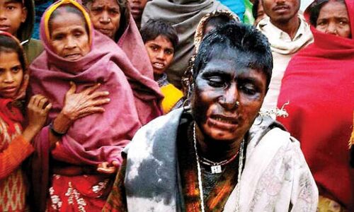 ओझा ने कहा सांप काटने से नहीं डायन पति-पत्नी के चलते हुई है बच्ची की मौत तो ग्रामीणों ने बुजुर्ग दंपती की कर दी हत्या ओझा ने कहा सांप काटने से नहीं डायन पति-पत्नी के चलते हुई है बच्ची की मौत तो ग्रामीणों ने बुजुर्ग दंपती की कर दी हत्या