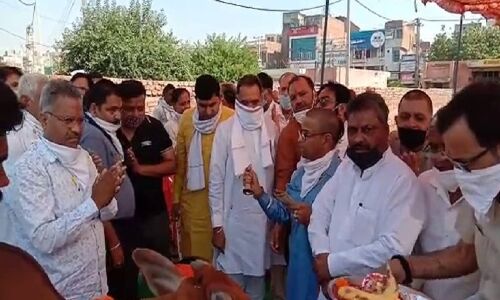 BJP विधायक ने लॉकडाउन की उड़ाई धज्जियां, गौशाला का उद्घाटन कर भारी संख्या में जुटाए समर्थक