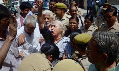 इंदौर अस्पताल से मेधा पाटकर को उठाकर डाला धार जेल