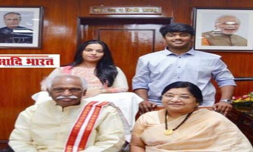 पूर्व केंद्रीय मंत्री के 21 वर्षीय बेटे का दिल का दौरा पड़ने से निधन पूर्व केंद्रीय मंत्री के 21 वर्षीय बेटे का दिल का दौरा पड़ने से निधन