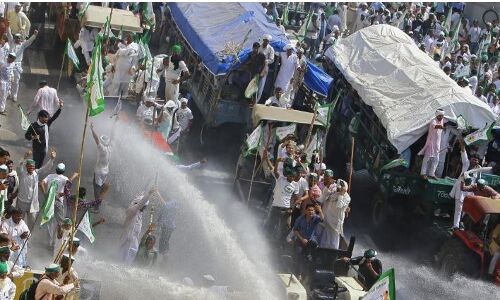 गांधी जयंती पर किसानों का लाठियों और गोलियों से मोदी सरकार ने किया स्वागत