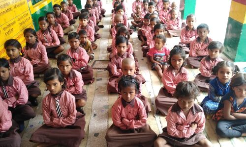 EXCLUSIVE : केंद्र के आदेश का आज एक महीना पूरा लेकिन मिड डे मील में बच्चों को खाना नहीं दे रहे राज्य