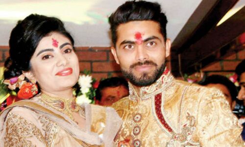 क्रिकेटर रवींद्र जडेजा की पत्नी से पुलिस कांस्टेबल ने की बदसलूकी, बाल खींचे मारा थप्पड़