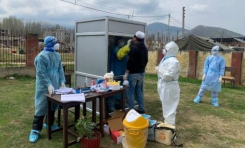 कोरोना से ठीक हो चुके मरीजों ने कहा, हमारी बीमारी दवाओं से नहीं डॉक्टरों-नर्सों के प्यार से ठीक हुई