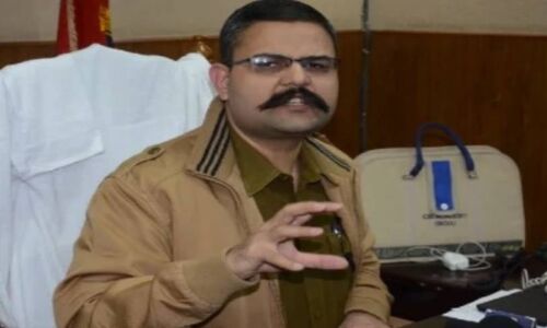 योगी सरकार ने भ्रष्ट अधिकारियों का कच्चा चिट्ठा खोलने वाले नोएडा एसएसपी वैभव कृष्ण को किया निलंबित