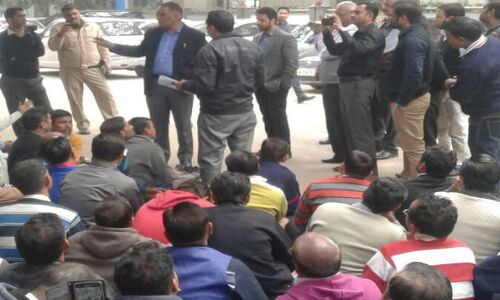 मोजर बेयर ने धोखाधड़ी से मारी 2200 मजदूरों के पेट पर लात